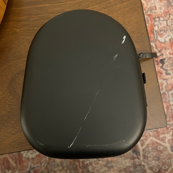 BOSE Noise Cancelling Headphones 700 & Carrying Case - Picture 14 of 14